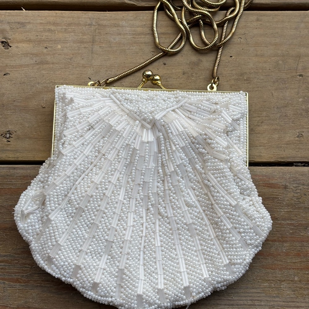 Elegant Vintage Scalloped White Beaded Clutch with Snake Strap
